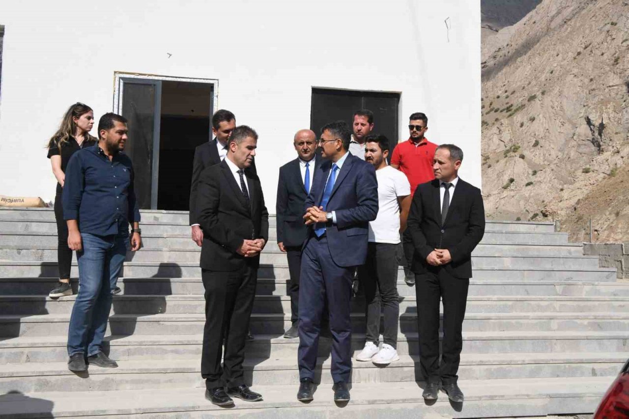 Vali Çelik: “Hakkâri’nin 30 yıllık çöp sorunu çözülecek”