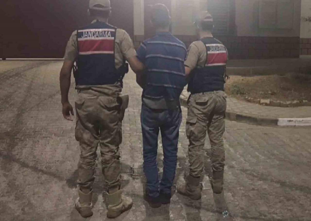 İki aracı kundaklayan zanlıyı jandarma yakaladı