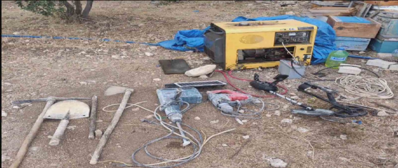 Hazine avcısı 4 şahsa suçüstü