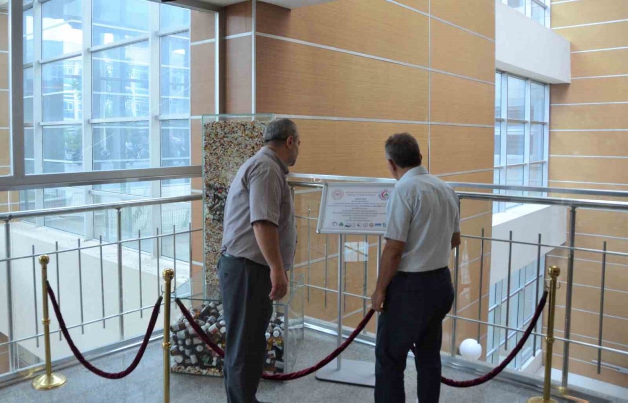 İlaç israfında korkunç tablo...On binlercesini hastanede sergilediler