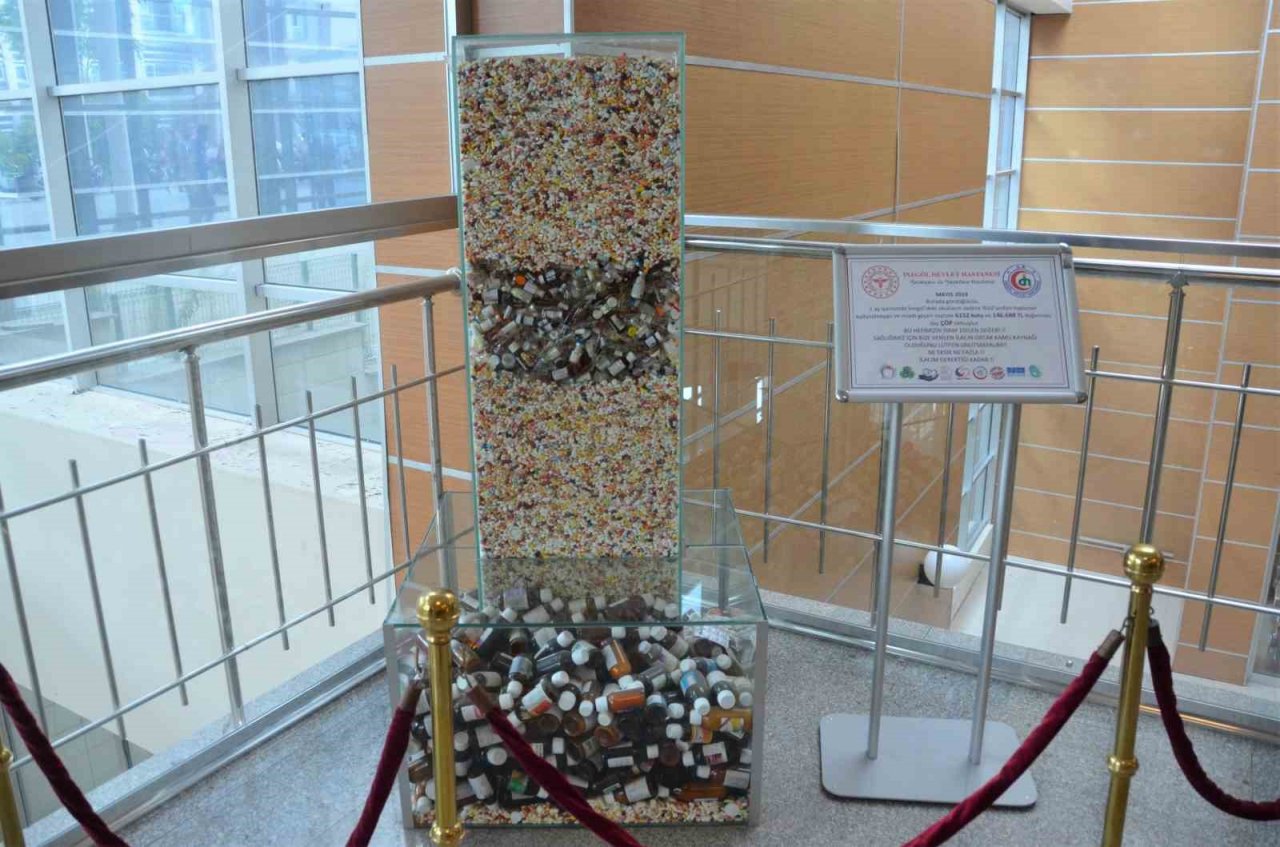 İlaç israfında korkunç tablo...On binlercesini hastanede sergilediler