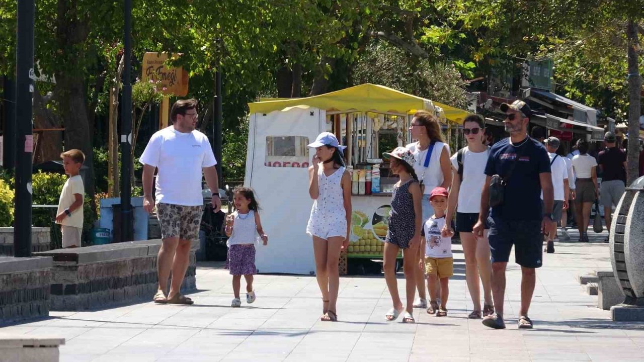 Prof. Dr. Alper Şener: Eylül ayında vaka sayılarında artış olabilir