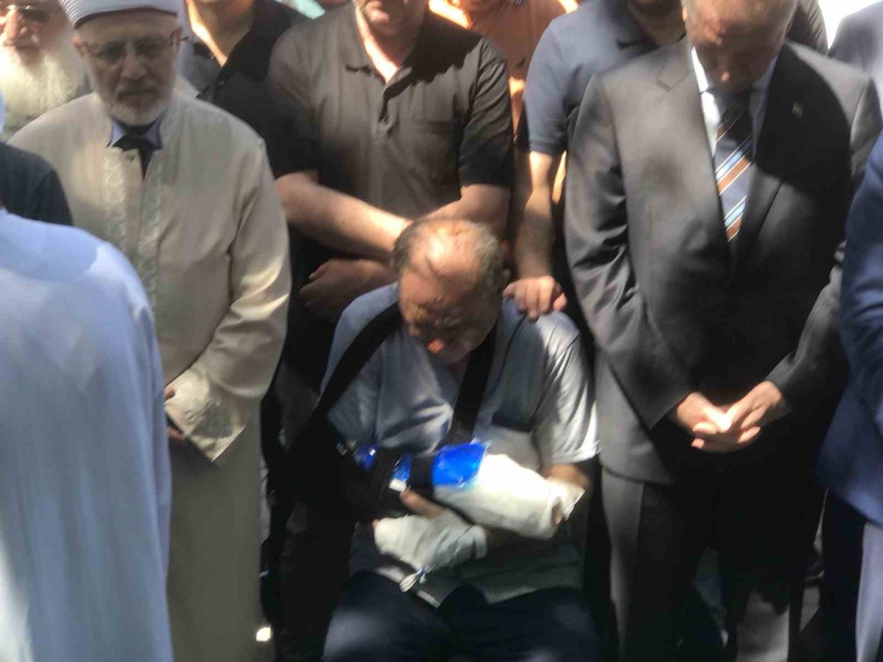 Kadıköy’de yangında balkondan atlayarak hayatını kaybeden Hatice Arslan son yolculuğuna uğurlandı