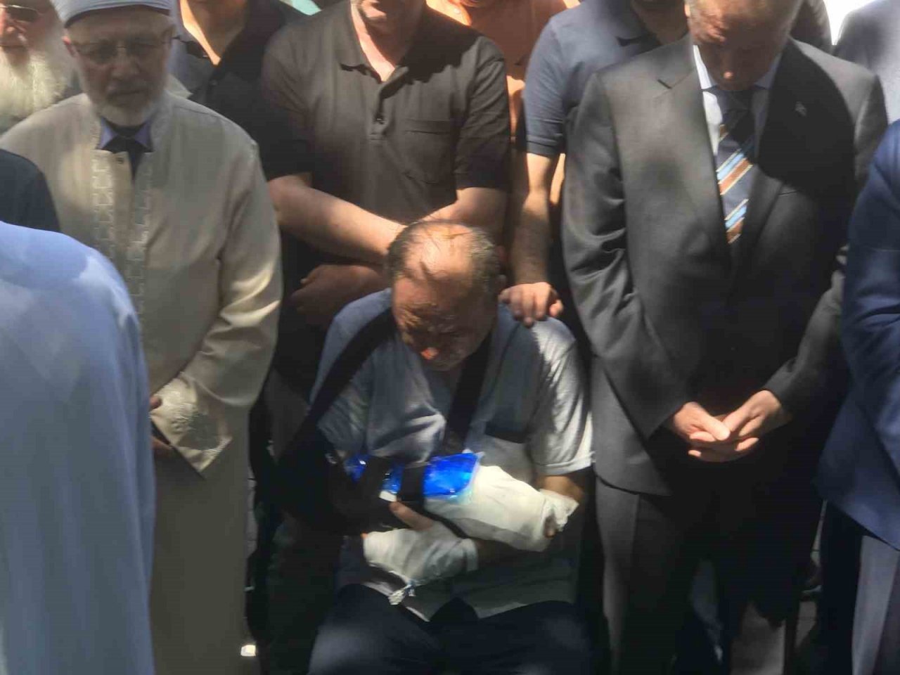 Kadıköy’de yangında balkondan atlayarak hayatını kaybeden Hatice Arslan son yolculuğuna uğurlandı