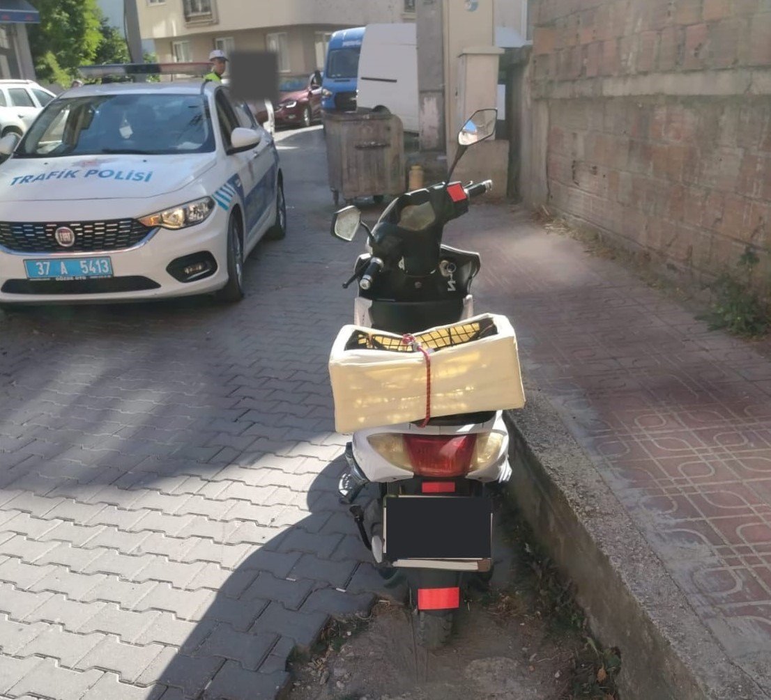 Polis ekiplerinden kasksız motosiklet kullanıcılarına sıkı denetim