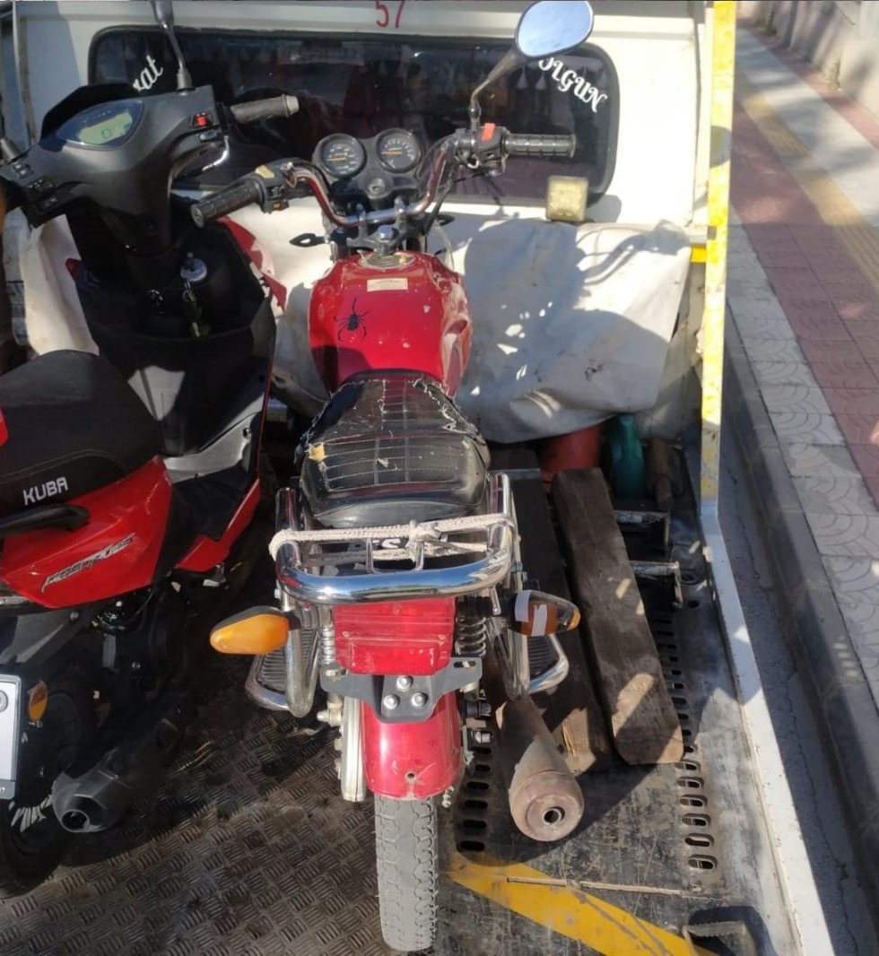 Polis ekiplerinden kasksız motosiklet kullanıcılarına sıkı denetim