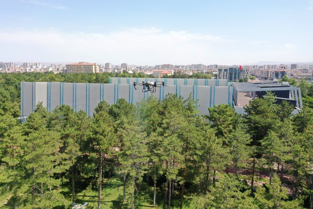 Kocasinan Belediyesi Drone ile Açık Alanları İlaçlıyor