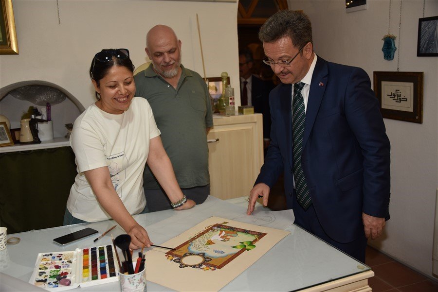 Vali Ünlü, tarihi Kurşunlu Hanı gezdi