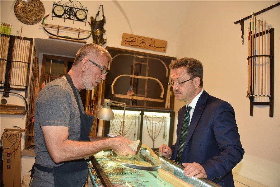 Vali Ünlü, tarihi Kurşunlu Hanı gezdi