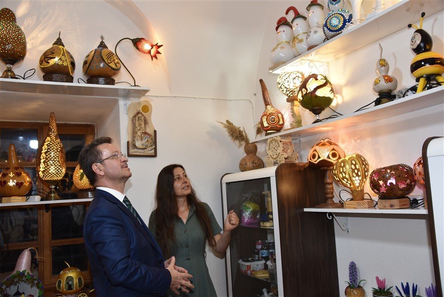 Vali Ünlü, tarihi Kurşunlu Hanı gezdi