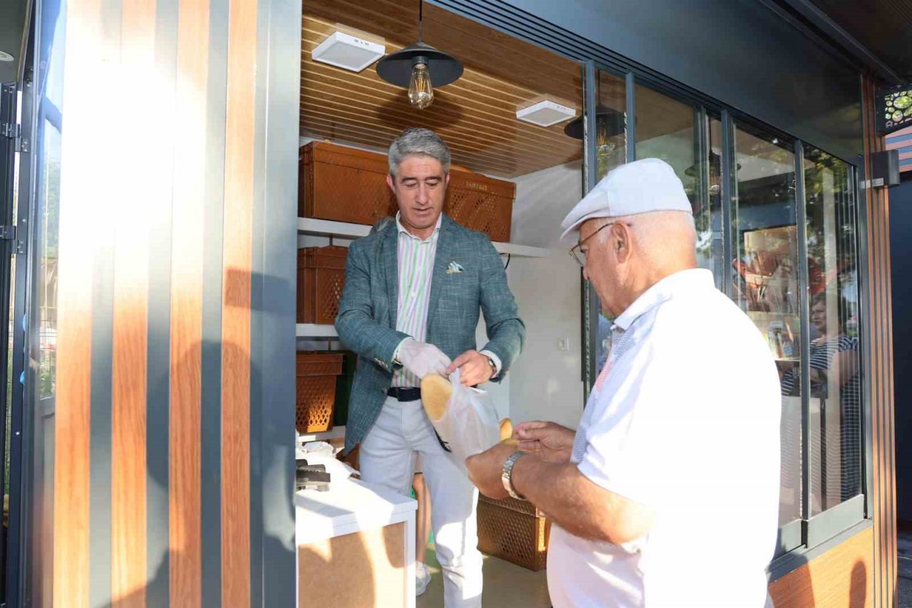 Marmaris’te halk ekmek büfesi açıldı