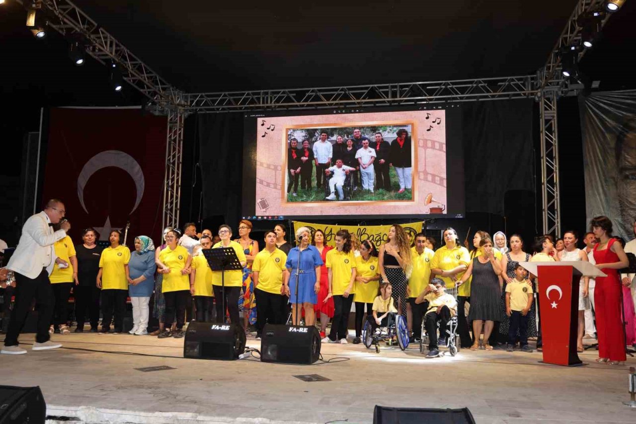 Marmaris Amfi Tiyatro özel çocuklara ev sahipliği yaptı