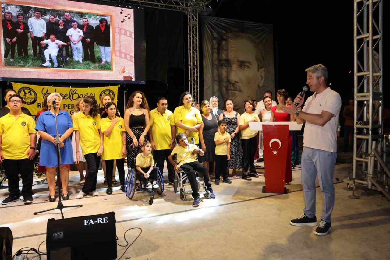 Marmaris Amfi Tiyatro özel çocuklara ev sahipliği yaptı