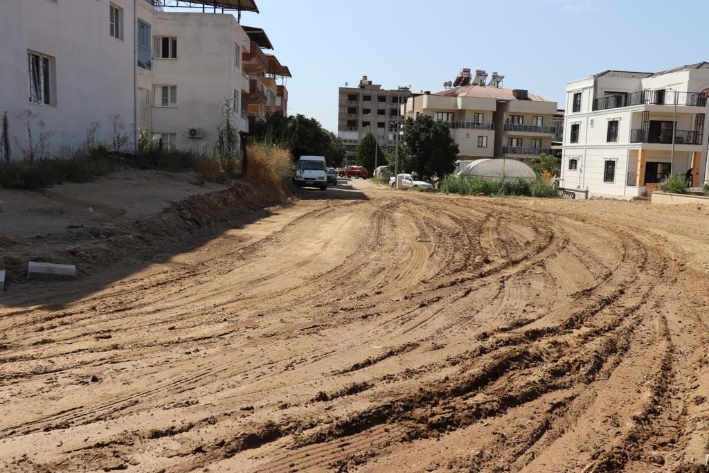 Nazilli Belediyesi Yeşil Mahalle’de yol çalışması başlattı