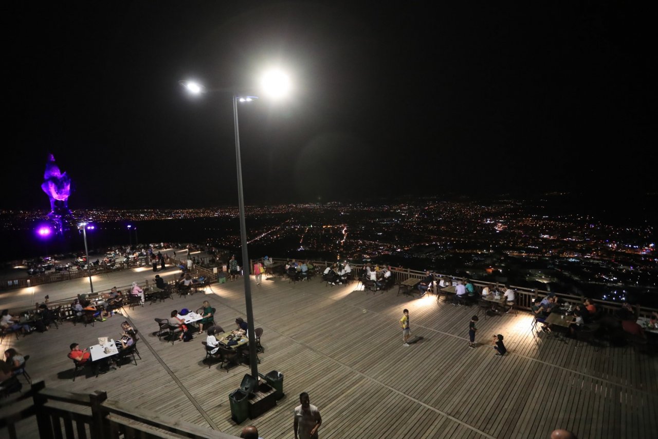 Sıcak havalarda Seyir Tepesi Denizlili vatandaşın gözde yeri oldu