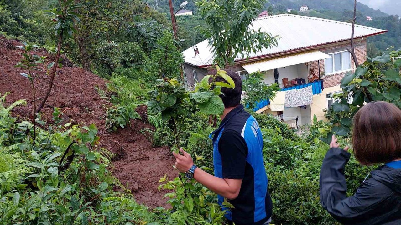 Rize’nin Çayeli ilçesinde şiddetli yağış sonrası boşaltılan bina sakinleri yaşadıkları o anları anlattı