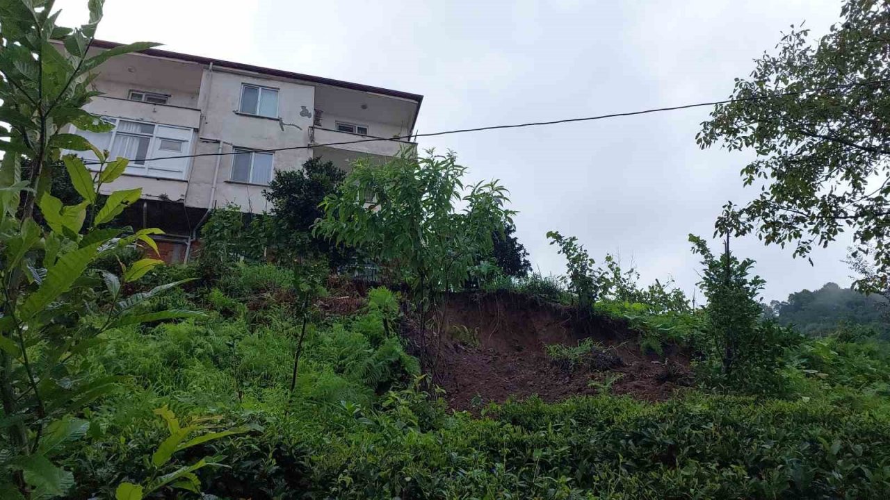 Rize’nin Çayeli ilçesinde şiddetli yağış sonrası boşaltılan bina sakinleri yaşadıkları o anları anlattı