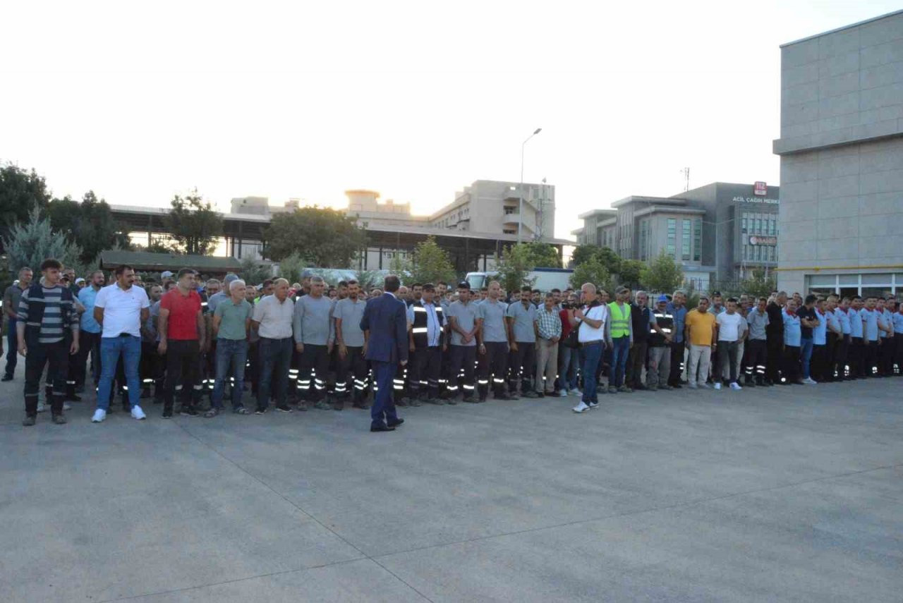 Vali Kızılkaya ilk mesaisini temizlik işçileri ve itfaiye erleriyle yaptı