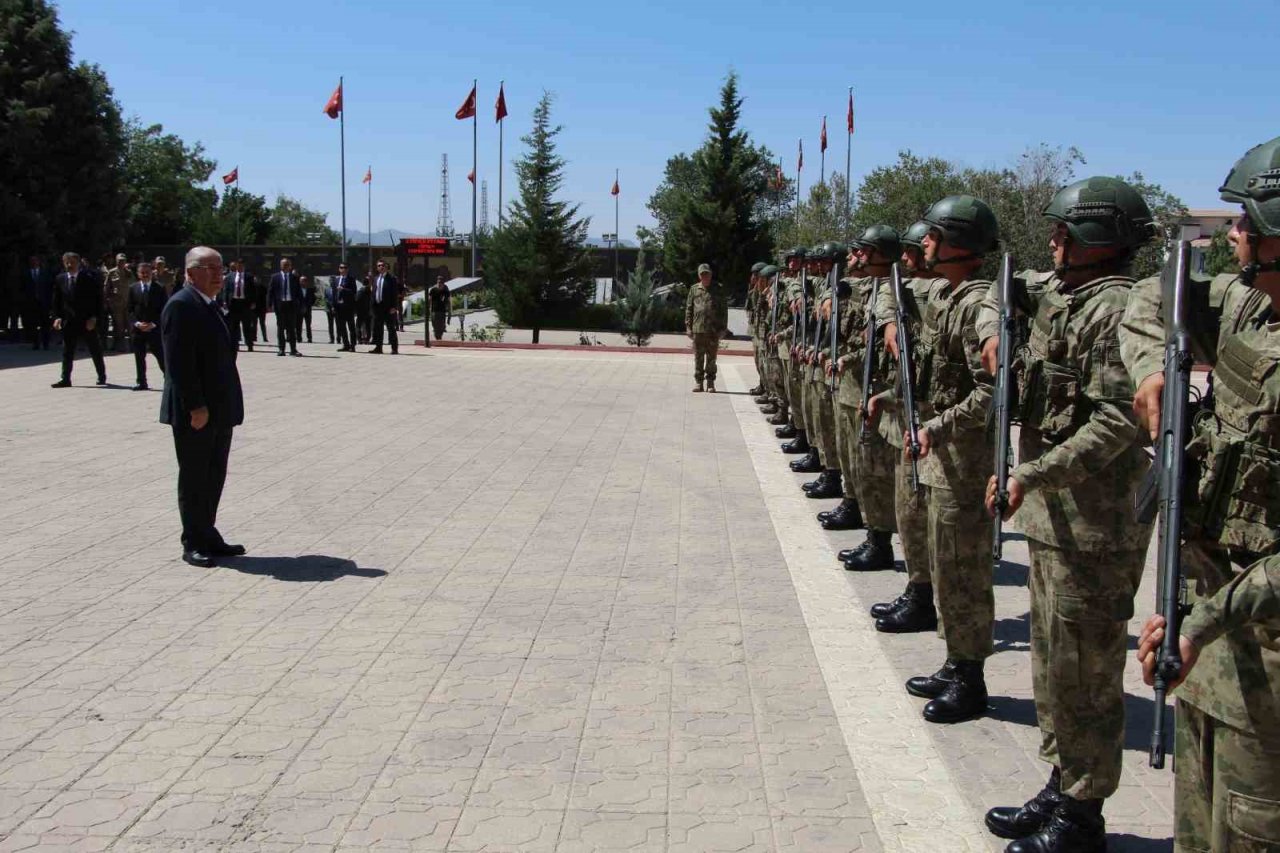 Bakan Güler: “Kıbrıs’ta meydana gelen son olaylarla ilgili Kuzey Kıbrıs Türk Cumhuriyeti makamlarının haklı tepkisini tamamıyla destekliyoruz”