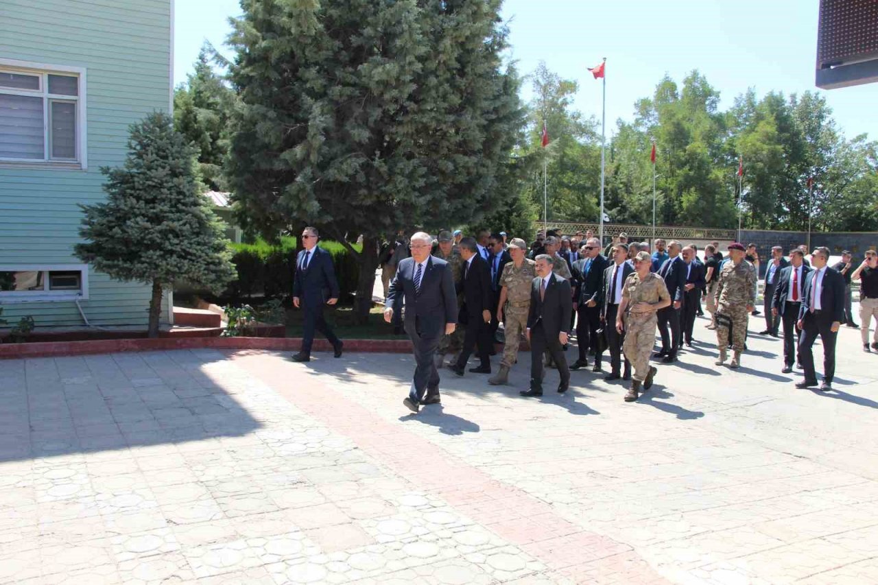Bakan Güler: “Kıbrıs’ta meydana gelen son olaylarla ilgili Kuzey Kıbrıs Türk Cumhuriyeti makamlarının haklı tepkisini tamamıyla destekliyoruz”