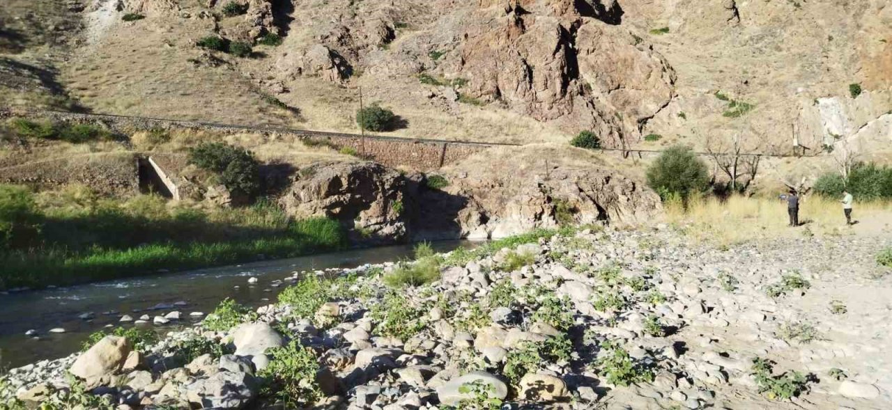 Serinlemek için girdiği sudan cansız bedeni çıkartıldı