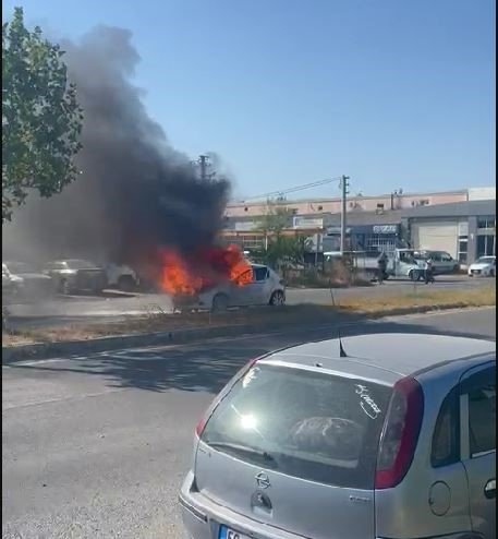 Yeni aldığı otomobili tamire götürürken alev alev yandı, gözyaşlarını tutamadı