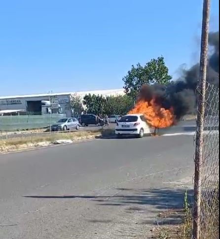 Yeni aldığı otomobili tamire götürürken alev alev yandı, gözyaşlarını tutamadı
