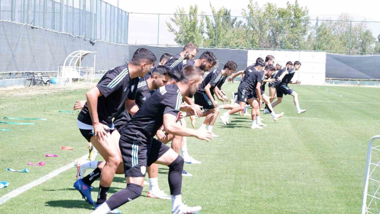 Erzurumspor Teknik Direktörü Hakan Kutlu: "204 günlük hasret bitsin"