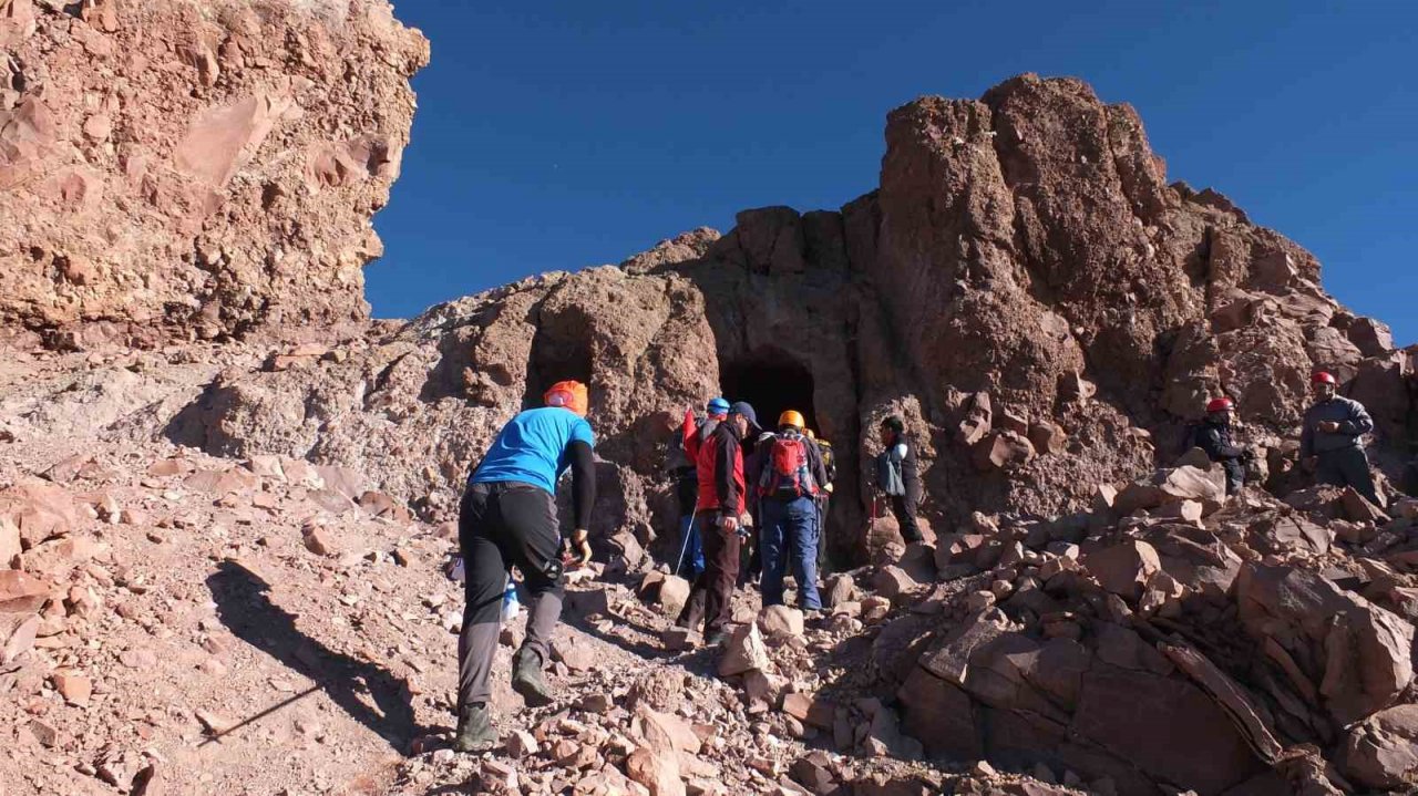 Dağcılar Erciyes’in Zirvesinde Buluşacak