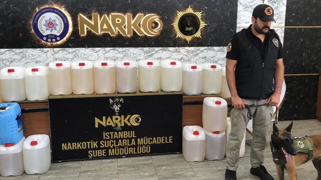 Tuzla’da ele geçirilen uyuşturucu maddeler emniyette sergilendi