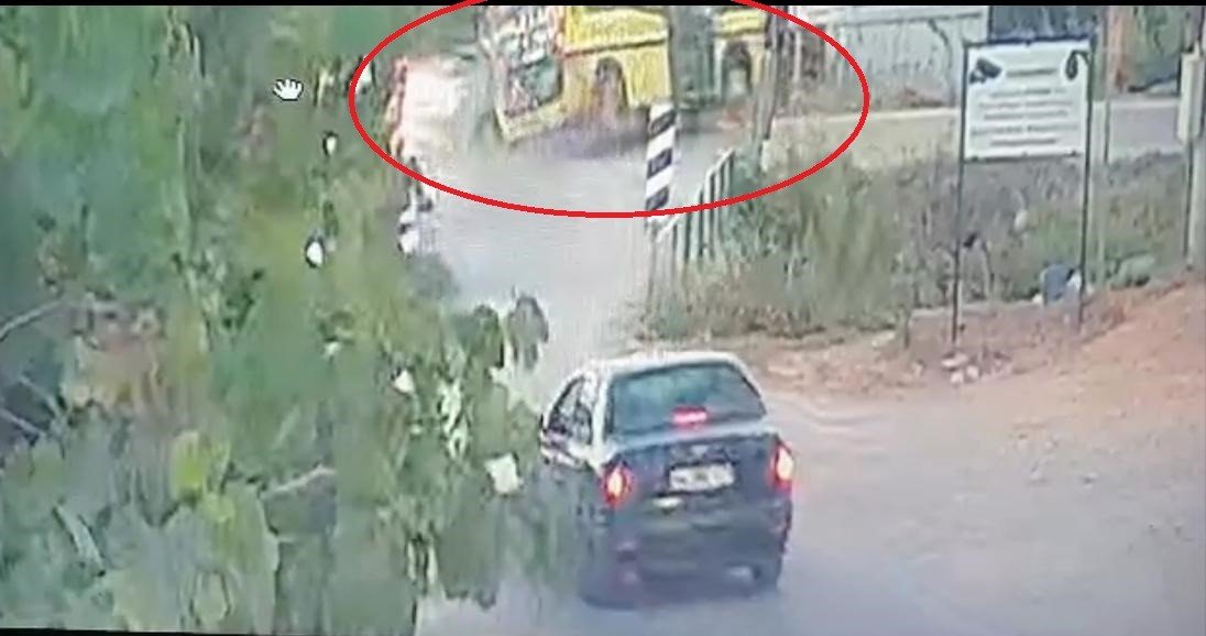 Son sürat gelip çarptı...2 kişinin öldüğü kaza kamerada