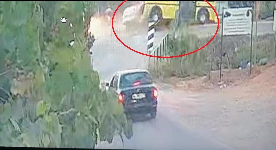 Son sürat gelip çarptı...2 kişinin öldüğü kaza kamerada