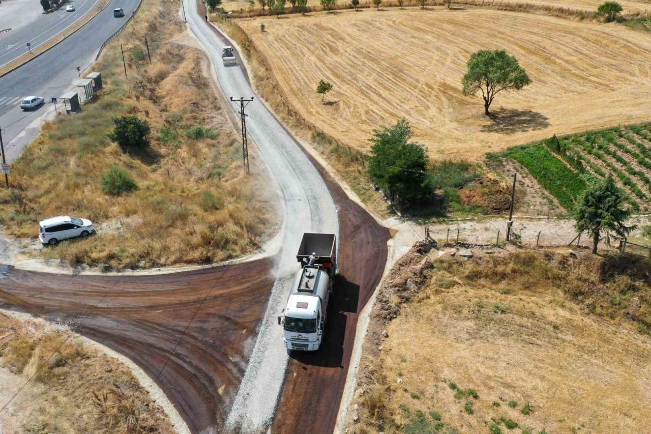 Uşak Belediyesi asfalt çalışmalarına hız kesmeden devam ediyor