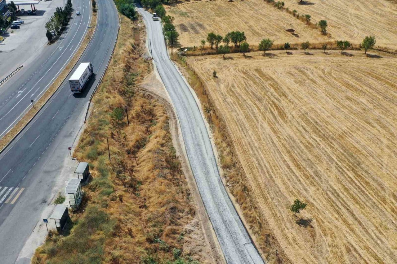 Uşak Belediyesi asfalt çalışmalarına hız kesmeden devam ediyor