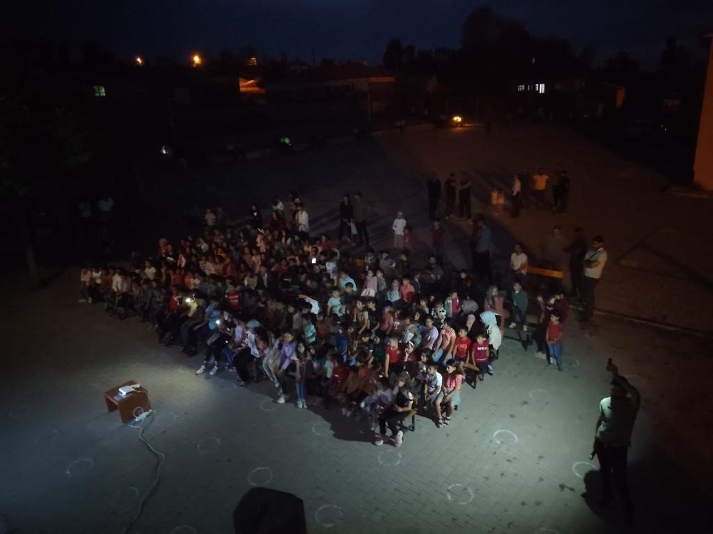 Muradiye’de çocuklar için açık havada sinema etkinliği