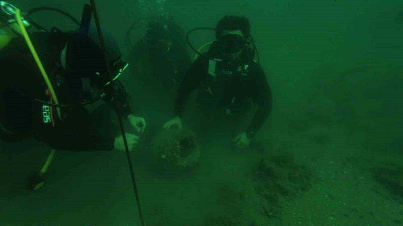 Deniz polisi Yalova açıklarında batık gemi buldu
