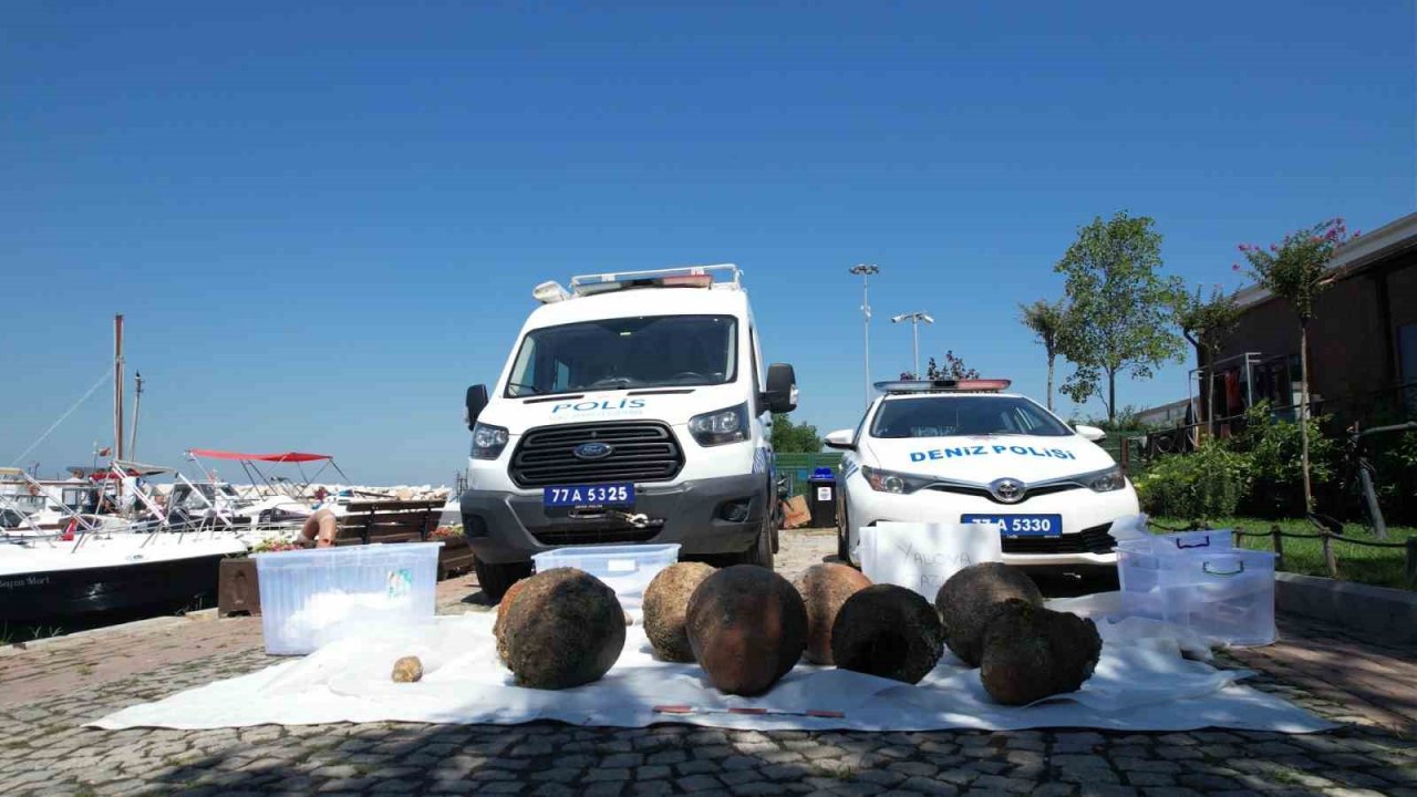 Deniz polisi Yalova açıklarında batık gemi buldu