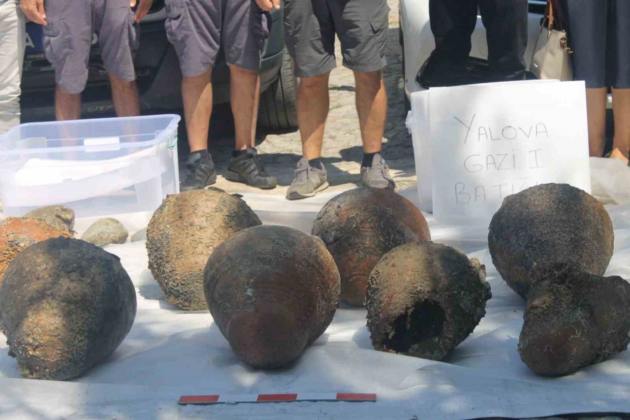 Deniz polisi Yalova açıklarında batık gemi buldu