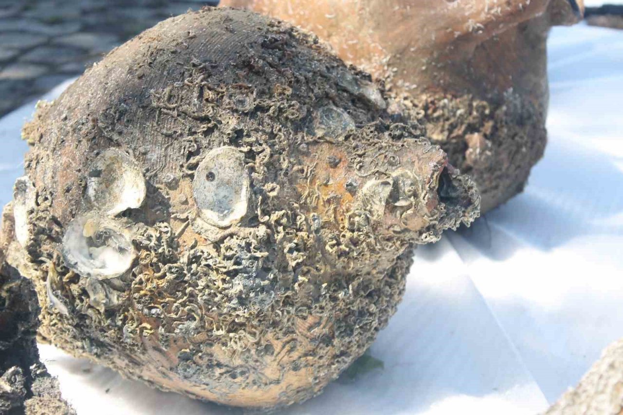 Deniz polisi Yalova açıklarında batık gemi buldu