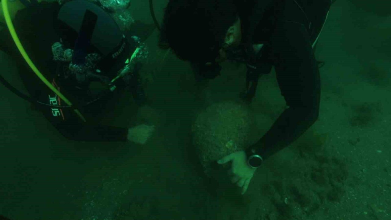 Deniz polisi Yalova açıklarında batık gemi buldu