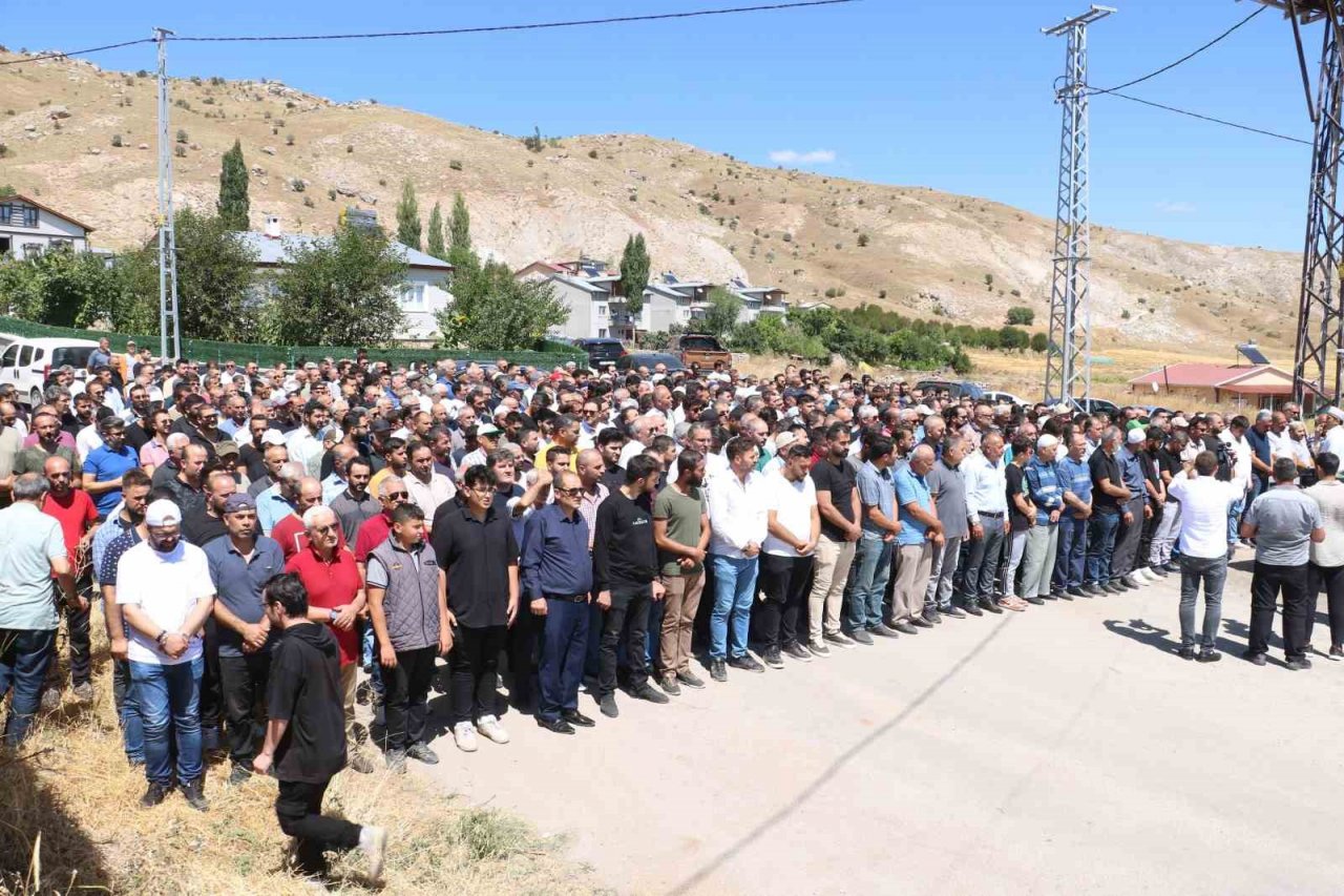 12 kişinin öldüğü kazada sürücü son yolculuğuna uğurlandı