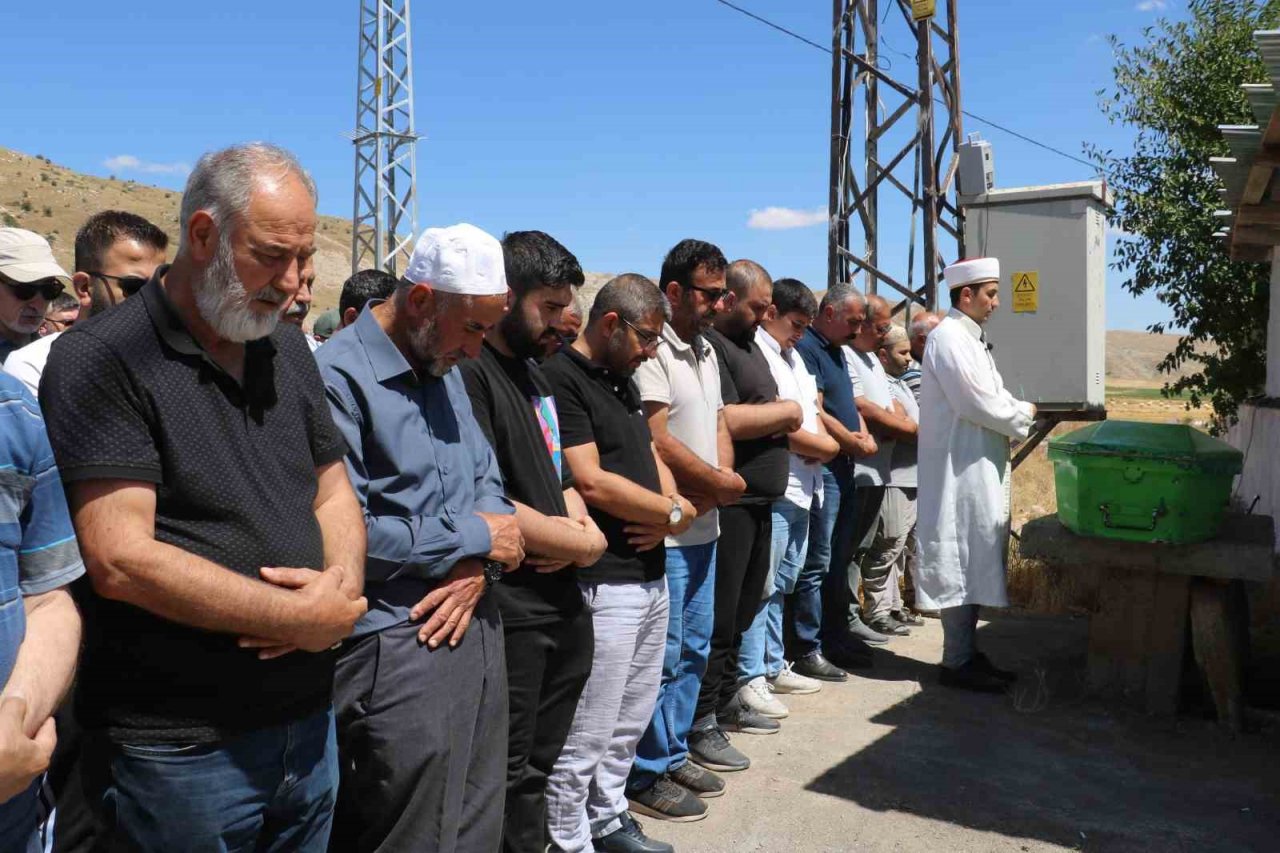 12 kişinin öldüğü kazada sürücü son yolculuğuna uğurlandı