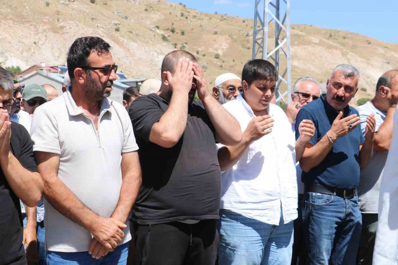 12 kişinin öldüğü kazada sürücü son yolculuğuna uğurlandı