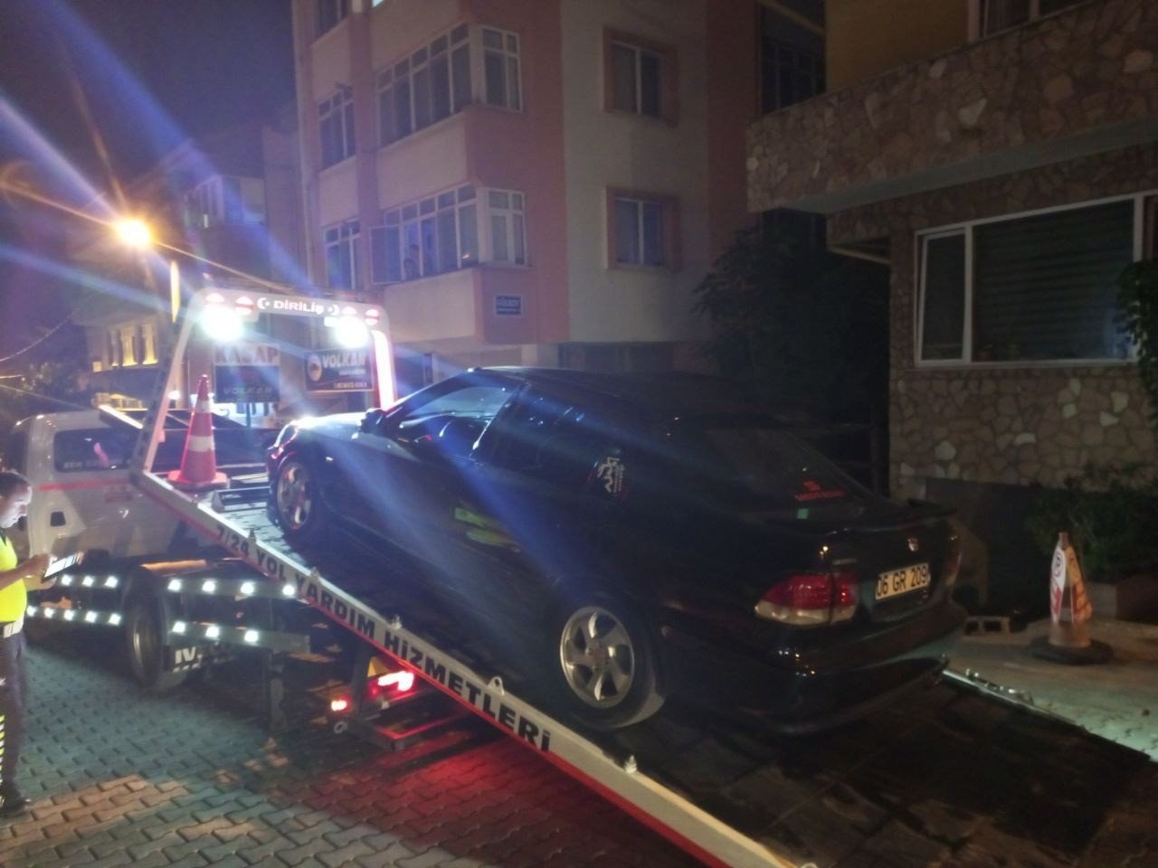 Alkollü sürücü polislere zor anlar yaşattı