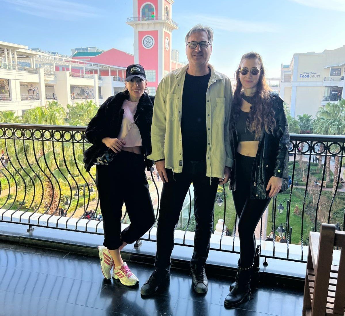 İddiaların hedefi olan o personel konuştu: "Kardeşimle beni sevgili gibi gösterdiler"