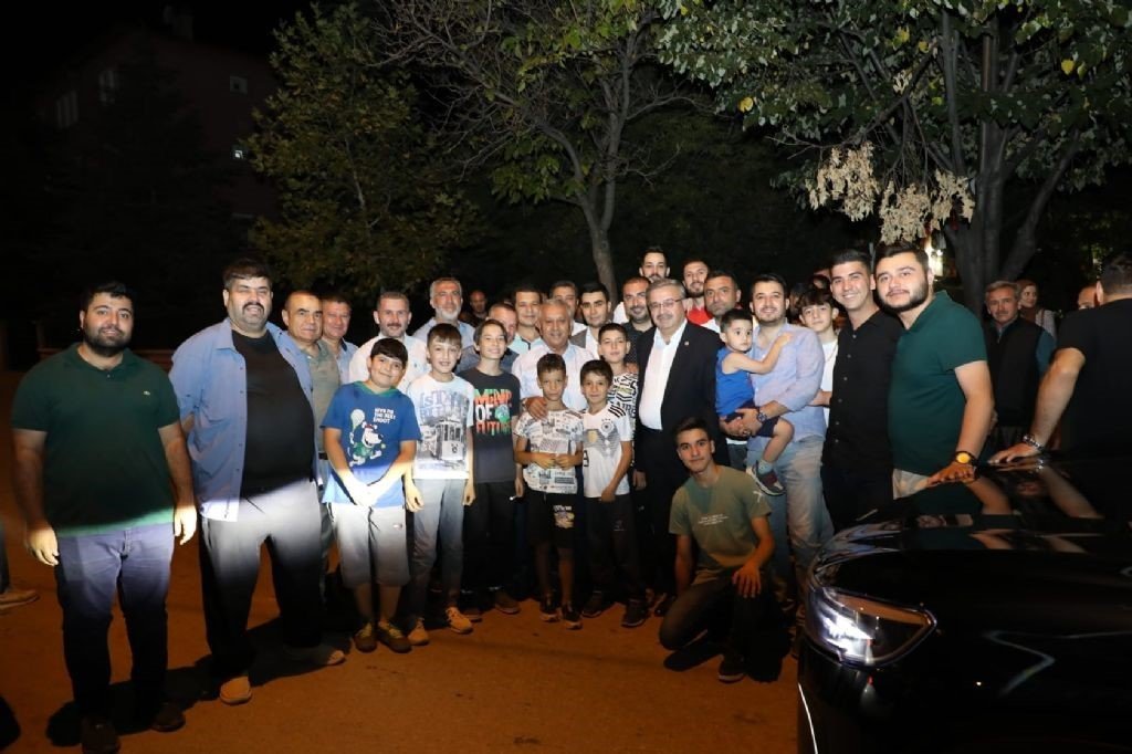 Başkan Zeybek mahalle buluşmalarını devam ediyor