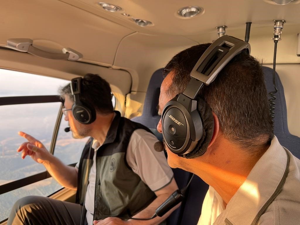 Bakan Yumaklı, Çanakkale’deki devam eden orman yangını havadan helikopterle inceledi