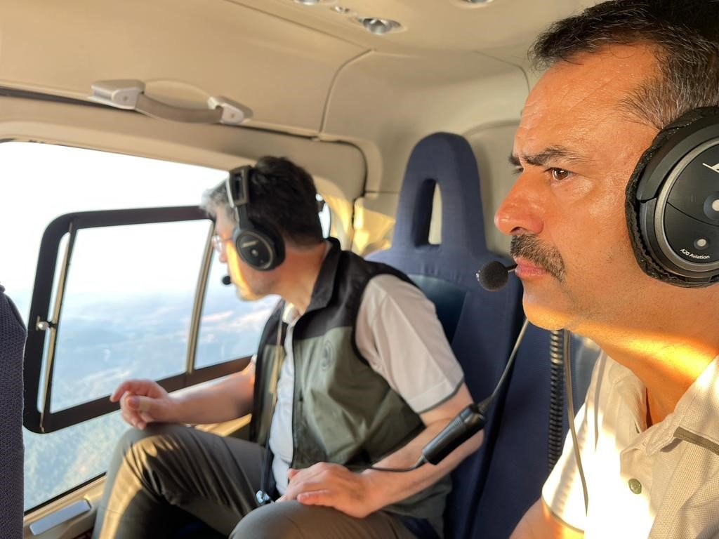 Bakan Yumaklı, Çanakkale’deki devam eden orman yangını havadan helikopterle inceledi