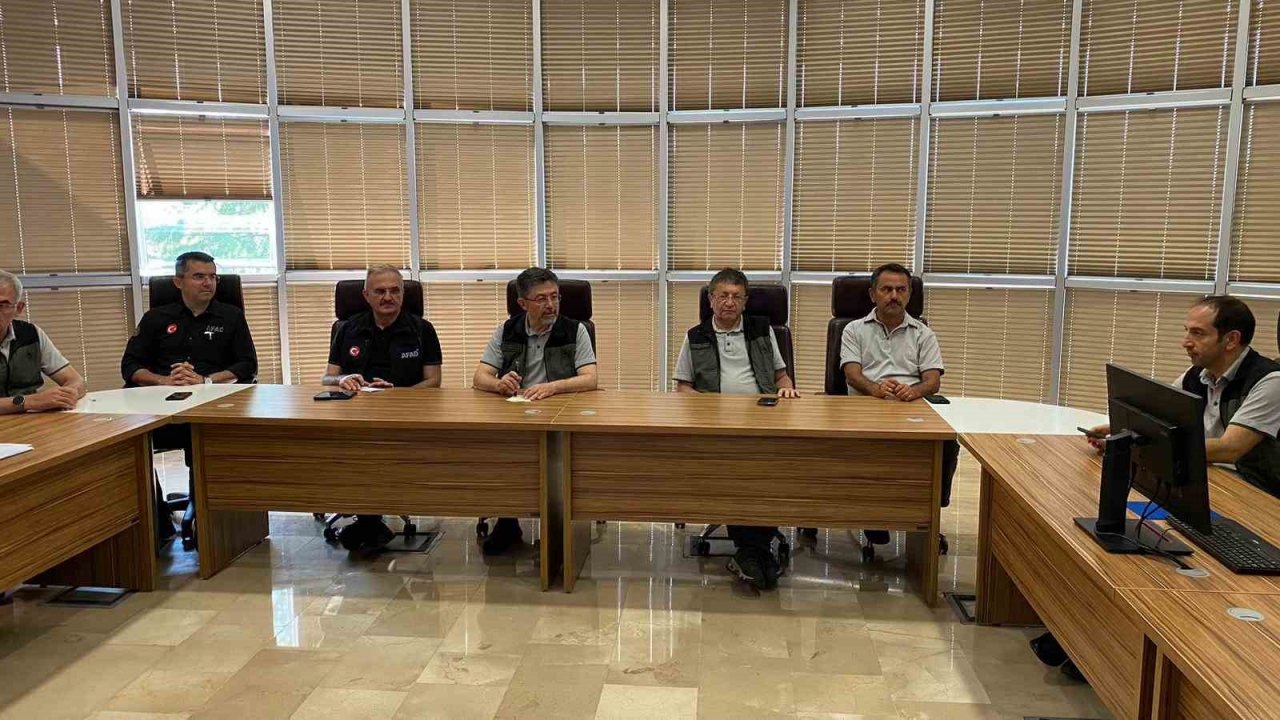 Bakan Yumaklı: “Yangının ilerlemesini durdurduk. Düne göre daha avantajlıyız”