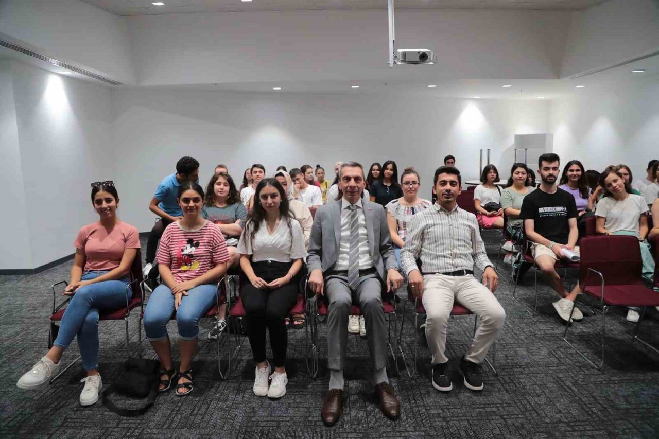 Yabancı dil eğitimini tamamlayan 50 genç sertifikalarını aldı